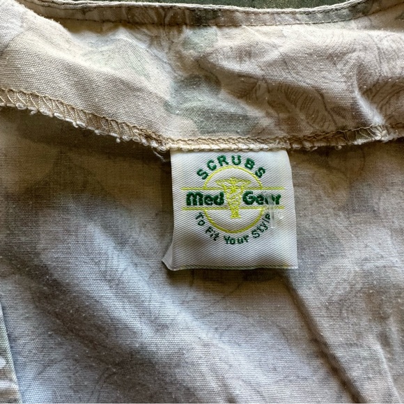 VTG Long Sleeve Cardigan Scrub Top
Good condition - Picture 3 of 8